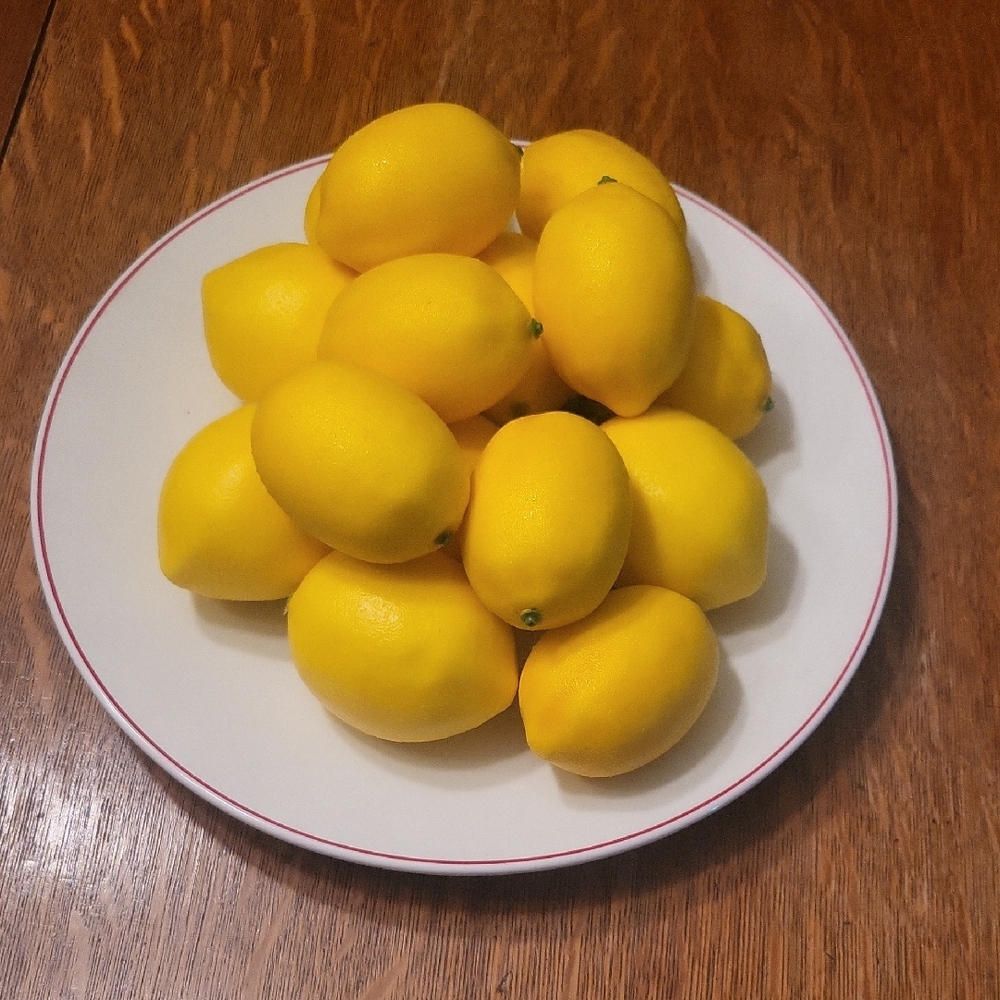 Vibrant 15 Plastic Yellow Lemons